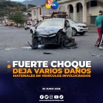 Choque entre dos vehículos deja daños materiales en la Av. Catamayo y Eloy Alfaro.