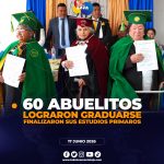 60 adultos mayores de Saraguro culminaron sus estudios de Educación Primaria.