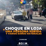 Fuerte impacto entre un auto y un taxi, deja una persona h3rid4 y varios daños materiales.