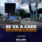 Pantlla gigante a punto de caerse en Loja